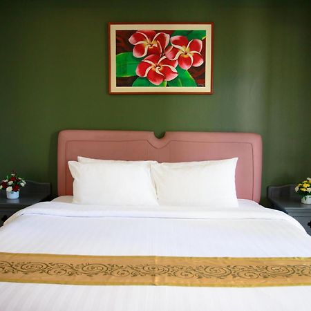The Corner Apartman Patong Kültér fotó