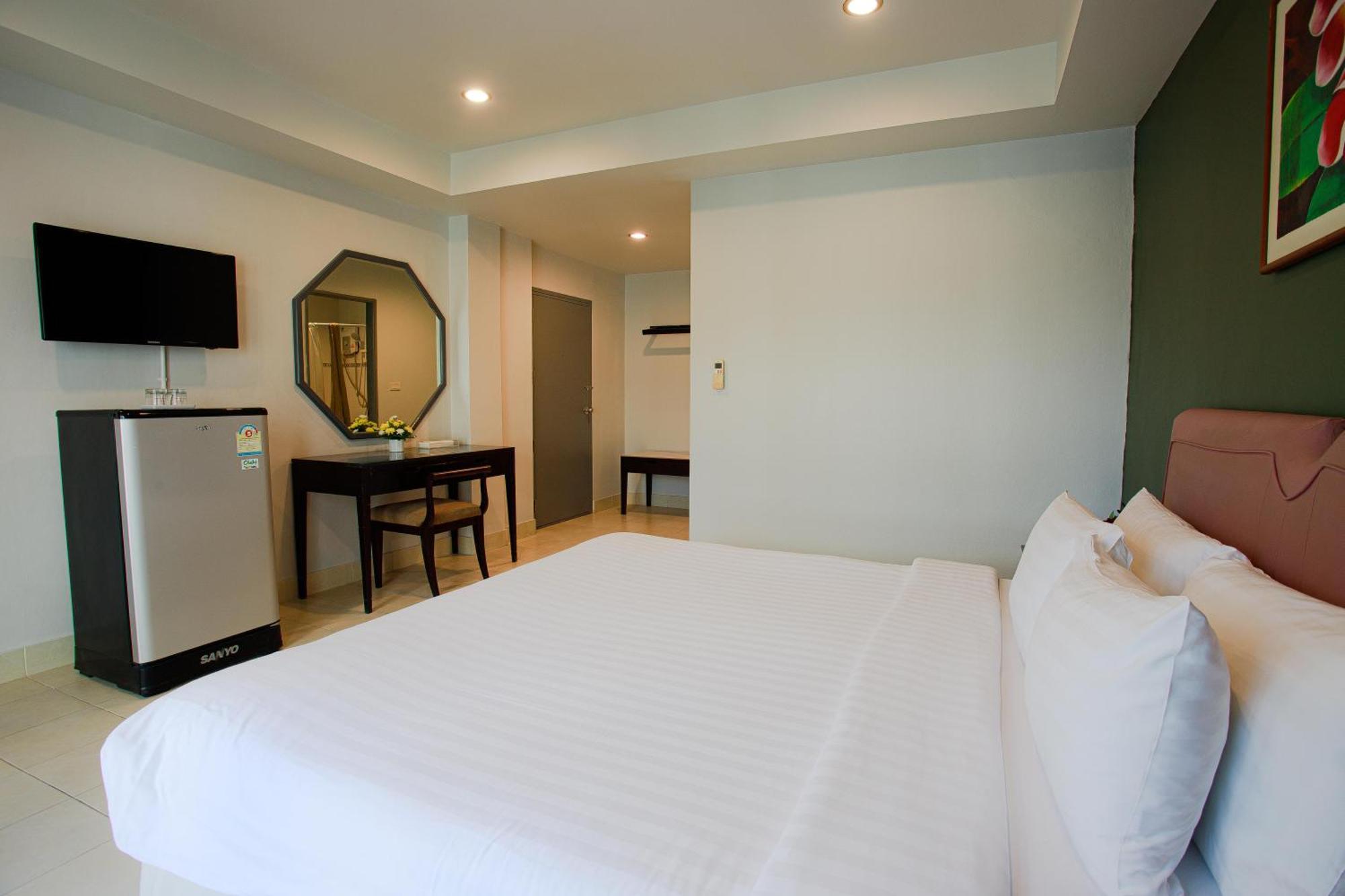 The Corner Apartman Patong Kültér fotó